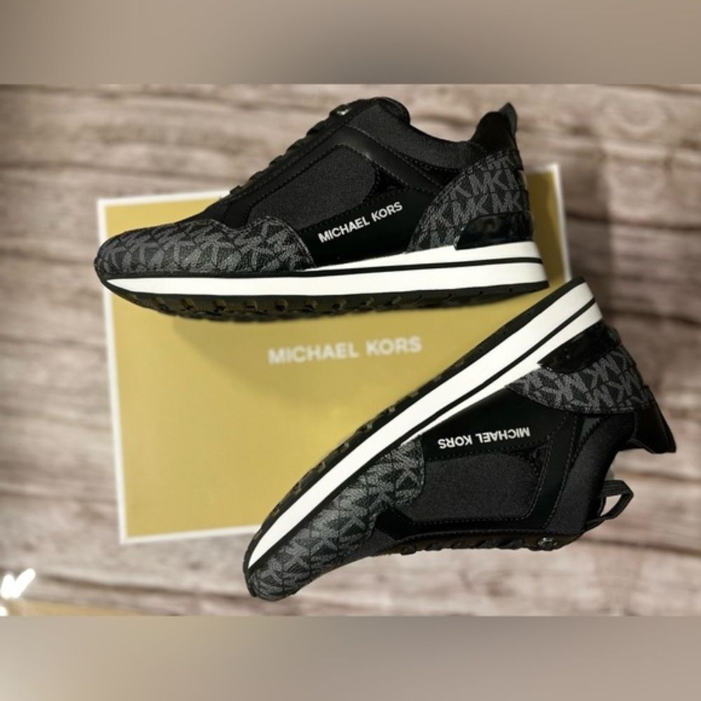 Michael Kors Shoes Designed Signature Print Canvas‎ Trainer Sneaker Black Size7